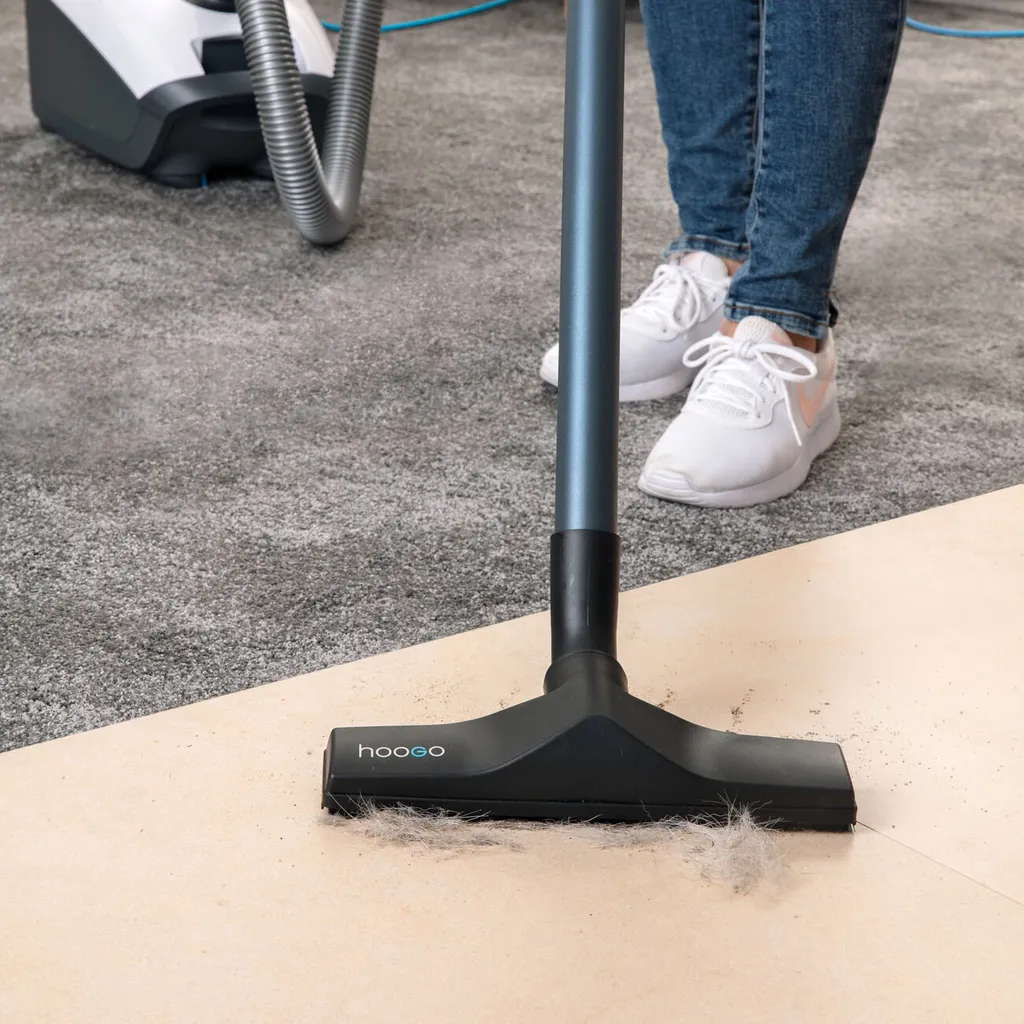 HooGo B3+ Bodenstaubsauger 3 Liter Mit Beutel Inkl. Parkett-, Polster- Und Fugendüse, Möbelbürste, 11m Aktionsradius, HEPA14 Filter, Allergikertauglich 9 HooGo B3+ Bodenstaubsauger 3 Liter Mit Beutel Inkl. Parkett-, Polster- Und Fugendüse, Möbelbürste, 11m Aktionsradius, HEPA14 Filter, Allergikertauglich – Bild 7