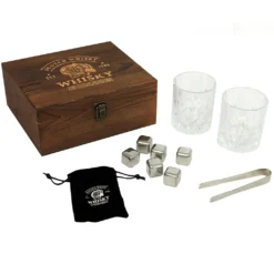 Whisky Geschenk-Set Mit 2 Gläsern, Eiswürfeln Aus Edelstahl, Zange, Samtbeutel In Einer Schönen Holzbox -Haushaltswaren Store 1ab0093b20b8d2628398cc36375a66fb