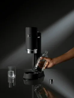 AARKE Wassersprudler Carbonator Pro Mattte Black Schwarz Glasflasche Edelstahl -Haushaltswaren Store 200c1bab93e95671ae7b0a55847a4f68