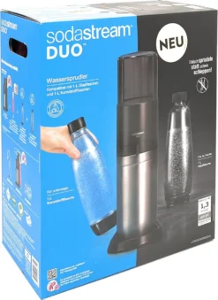 SodaStream DuoTitan Trinkwassersprudler, Inkl. 1x 1 Liter Glasflasche, 1x 1 Liter PET, 1 X Quick Connect Zylinder -Haushaltswaren Store 29bf1b365030de41e13cb780674bfbb6