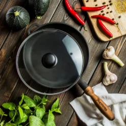 Gusspfanne Ø 24 Cm Mit DECKEL Bratpfanne Gusseisen MAYSTERNYA IRON WOOD -Haushaltswaren Store 2aece5ba8df0220eaca6465f11d7bf9b