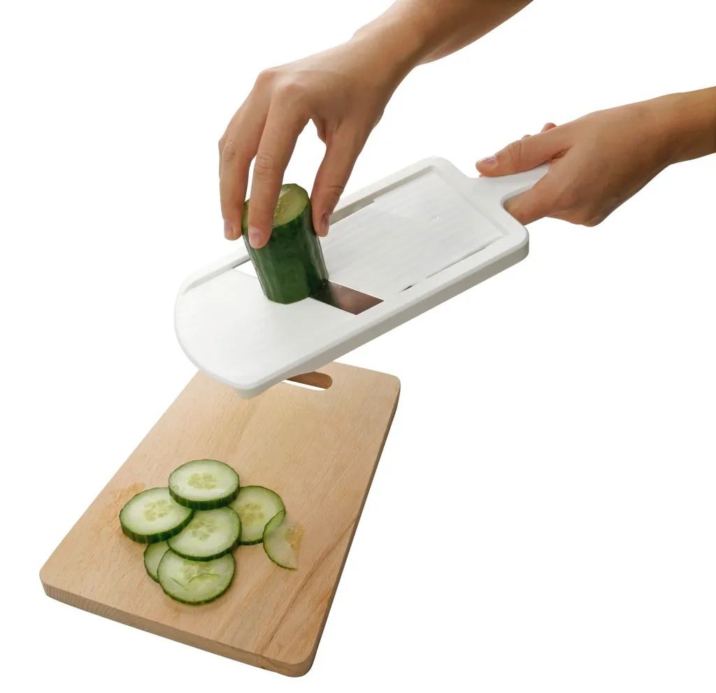 Fackelmann Dick-/Dünnschneider Mit Restehalter, Gemüseschneider Mit Zweiseitiger Edelstahl-Klinge, Hochwertiger Gemüsehobel (Farbe: Weiß/Schwarz), Menge: 1 Stück 4 Fackelmann Dick-/Dünnschneider Mit Restehalter, Gemüseschneider Mit Zweiseitiger Edelstahl-Klinge, Hochwertiger Gemüsehobel (Farbe: Weiß/Schwarz), Menge: 1 Stück – Bild 2