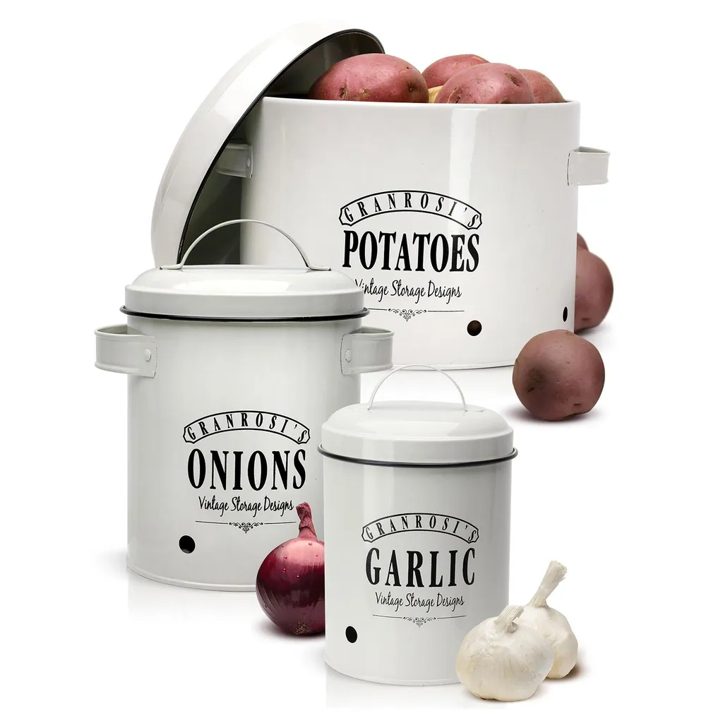 Klarstein Granrosi Georgia Vorratsbehälter Vorratstopf 3er-Set , Knoblauchtopf, Zwiebeltopf, Kartoffeltopf , Emaille-Stahlblech , Rostfrei , Lüftungsöffnungen , Vintage-Design , Creme 3 Klarstein Granrosi Georgia Vorratsbehälter Vorratstopf 3er-Set , Knoblauchtopf, Zwiebeltopf, Kartoffeltopf , Emaille-Stahlblech , Rostfrei , Lüftungsöffnungen , Vintage-Design , Creme