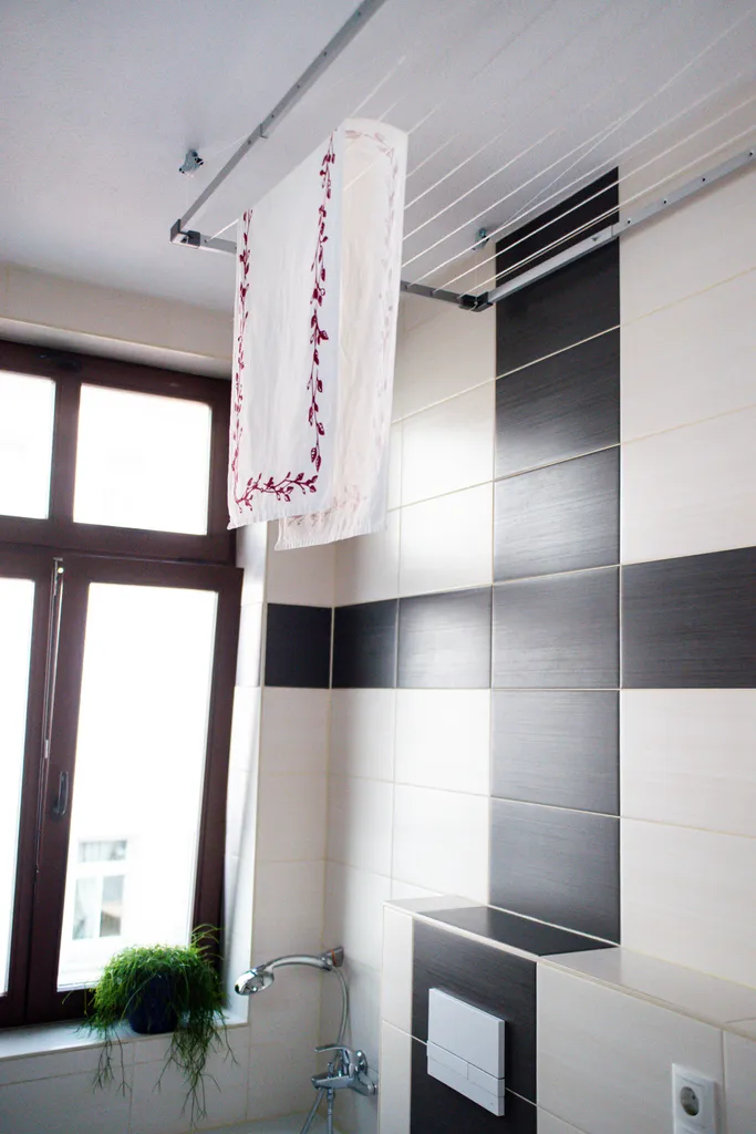 DRY-SMART Flex Deckenwäschetrockner - Deckentrockner Ausziehbar - Wäscheständer Für Die Decke – Für Badewanne, Balkon, Innen Und Outdoor – Platzsparend - Einfache Deckenbefestigung 100-160 Cm 6 DRY-SMART Flex Deckenwäschetrockner - Deckentrockner Ausziehbar - Wäscheständer Für Die Decke – Für Badewanne, Balkon, Innen Und Outdoor – Platzsparend - Einfache Deckenbefestigung 100-160 Cm – Bild 4