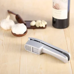 2 In 1 Knoblauchpresse Zerkleinerungsmaschine Und Knoblauchscheibenfunktion Crush 17 2 In 1 Knoblauchpresse Zerkleinerungsmaschine Und Knoblauchscheibenfunktion Crush -Haushaltswaren Store 44de40aa34435eb5dc02d75bae95005b