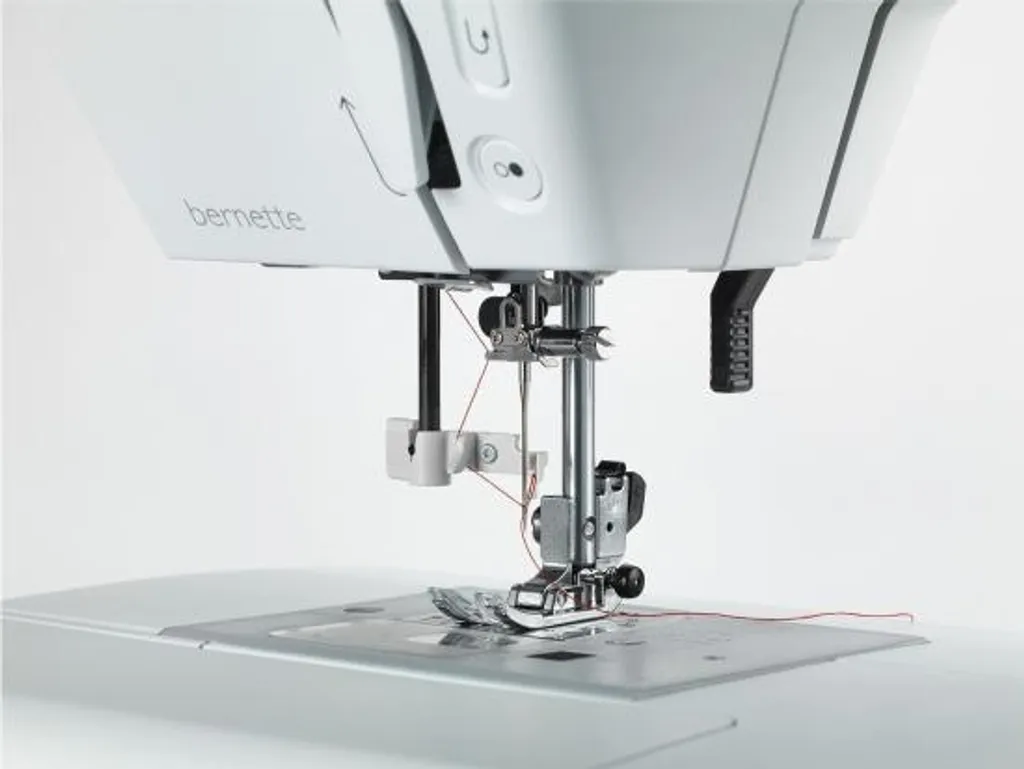 BERNETTE Nähmaschine B37, Computergesteuert 11 BERNETTE Nähmaschine B37, Computergesteuert – Bild 9