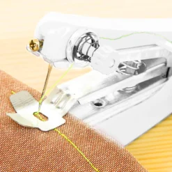 Nähmaschine Mini Manuell Tragbare Handnähmaschine Einfach Bedienen Mini-Nähmaschine Handheld Nähen Reise-Nähset Nähset Hand Sewing Machine Retoo -Haushaltswaren Store 4ce6184d2568b8f01170a236088fc724