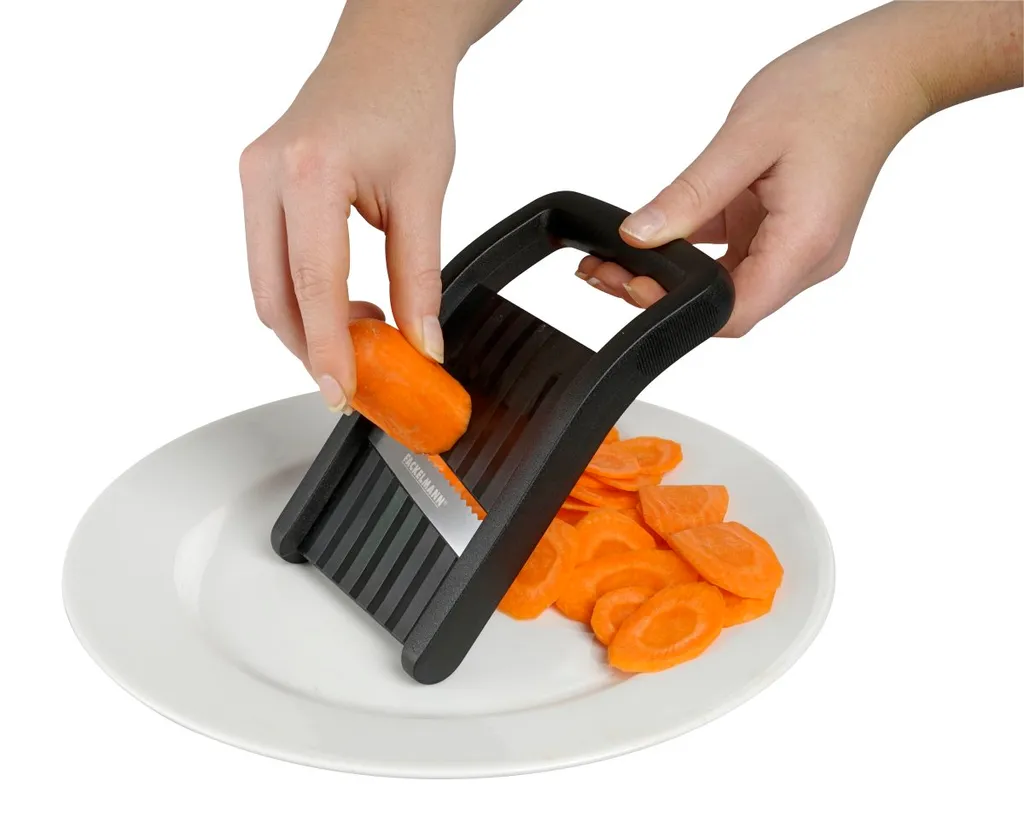 Fackelmann Kompakt-Hobel, Gemüsehobel Mit Edelstahlklinge, Reibe Mit Ergonomischem Griff (Farbe: Schwarz/Silber), Menge: 1 Stück 4 Fackelmann Kompakt-Hobel, Gemüsehobel Mit Edelstahlklinge, Reibe Mit Ergonomischem Griff (Farbe: Schwarz/Silber), Menge: 1 Stück – Bild 2