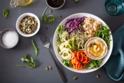 MAGNANI 3-in-1 Gemüseschneider Mit Verschiedenen Aufsätzen, Spiralschneider Für Gemüse Spaghetti Und Zoodles, Gemüse Spiralschneider Mit 200 Ml Behälter -Haushaltswaren Store 52215e75570256f6a44a1b87d0c447ed