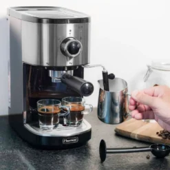 Bestron Espressomaschine Für 2 Tassen, Kolbenmaschine Mit Schwenkbarer Dampfdüse, Inkl. Integriertem Tassenwärmer, Herausnehmbarem Wassertank & 15 Bar Pumpendruck, 1.450 Watt, Farbe: Silber -Haushaltswaren Store 62642d8240aba20cf4592b3c6f9cf458