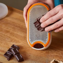 Fiskars FF Handreibe Mit Behälter, 1019530 -Haushaltswaren Store 62c2b8c0f1f1cef2fab623cf7986169c