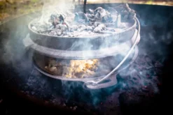 FireRocket Dutch Oven 6qt 5,5L Ohne Füße Premium Gusseisen Schmortopf Gusstopf Feuertopf Bräter Eingebrannt Niederländischer Kochtopf Verschiedene Größen -Haushaltswaren Store 7f27f009edf195cd11e4fecf1e077dc9