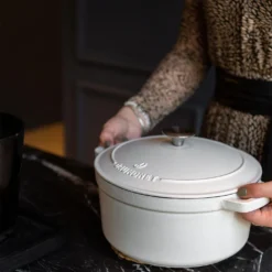 Daumonet Gusseisen-Bräter - Rund Ø 26 Cm - Weiß 20 Daumonet Gusseisen-Bräter - Rund Ø 26 Cm - Weiß -Haushaltswaren Store 921a41e14f098f7b961448f72f47e407