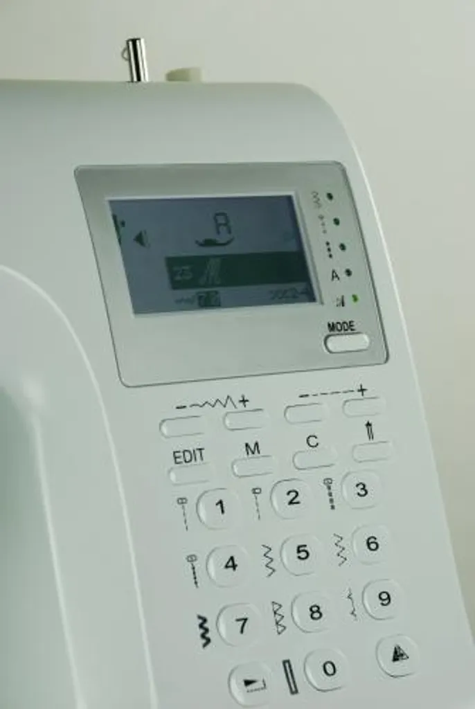 Carina Evolution Computer-Nähmaschine 12 Carina Evolution Computer-Nähmaschine – Bild 10