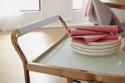 WOHNLING Design Servierwagen Gold 67x80x45 Cm | Mobiler Beistelltisch | Speisewagen Mit Glasplatte | Küchenwagen Milchglas | Teewagen | Mini Bar Auf Rollen -Haushaltswaren Store adda00d947341391a7aab8ed26d17195