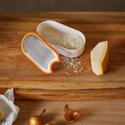 Fiskars FF Handreibe Mit Behälter, 1019530 -Haushaltswaren Store b8b0cd8a75019f08c31220d978d04b5e