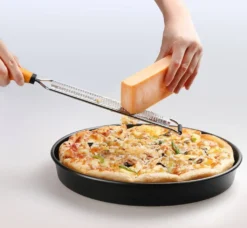 DEISS PRO Käsereibe - Parmesankäse, Zitrone, Ingwer, Knoblauch, Muskatnuss, Schokolade, Gemüse, Früchte - Rasiermesserscharfe Edelstahlklinge, Breit, Spülmaschinenfest 18 DEISS PRO Käsereibe - Parmesankäse, Zitrone, Ingwer, Knoblauch, Muskatnuss, Schokolade, Gemüse, Früchte - Rasiermesserscharfe Edelstahlklinge, Breit, Spülmaschinenfest -Haushaltswaren Store bc2cde12a494de586d569f7f46ee57e4