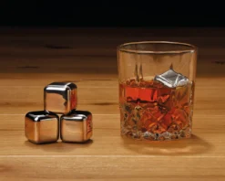 Whisky Geschenk-Set Mit 2 Gläsern, Eiswürfeln Aus Edelstahl, Zange, Samtbeutel In Einer Schönen Holzbox -Haushaltswaren Store c35d68c3437388441d1681e52ad6adec
