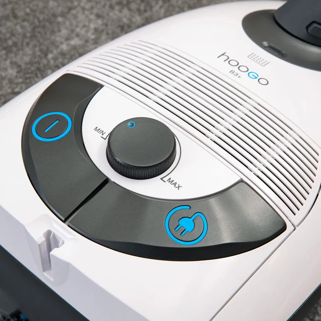 HooGo B3+ Bodenstaubsauger 3 Liter Mit Beutel Inkl. Parkett-, Polster- Und Fugendüse, Möbelbürste, 11m Aktionsradius, HEPA14 Filter, Allergikertauglich 7 HooGo B3+ Bodenstaubsauger 3 Liter Mit Beutel Inkl. Parkett-, Polster- Und Fugendüse, Möbelbürste, 11m Aktionsradius, HEPA14 Filter, Allergikertauglich – Bild 5