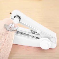 Nähmaschine Mini Manuell Tragbare Handnähmaschine Einfach Bedienen Mini-Nähmaschine Handheld Nähen Reise-Nähset Nähset Hand Sewing Machine Retoo -Haushaltswaren Store cab56f7149a5bf2688a330c4ef54e9e5
