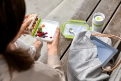 Emsa Yoghurt Box CLIP & GO 0,6 Liter Transparent / Grün 34 Emsa Yoghurt Box CLIP & GO 0,6 Liter Transparent / Grün -Haushaltswaren Store ce1b0fd2f0f834bca9d6ee8e5a1a971b