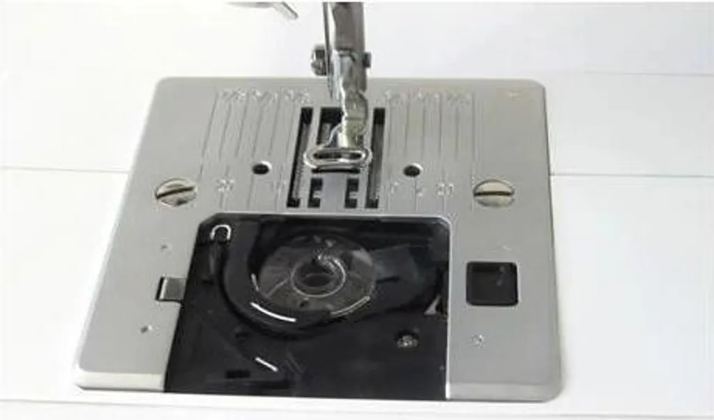 Bernette Chicago 7 - Nähmaschine Und Stickmaschine / 197 Stich- Und Nähprogramme (Nutzstiche, Elastikstiche) 5 Bernette Chicago 7 - Nähmaschine Und Stickmaschine / 197 Stich- Und Nähprogramme (Nutzstiche, Elastikstiche) – Bild 3