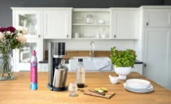 SodaStream DuoTitan Trinkwassersprudler, Inkl. 1x 1 Liter Glasflasche, 1x 1 Liter PET, 1 X Quick Connect Zylinder -Haushaltswaren Store da88d54b0d914ca7231594afb00b5122