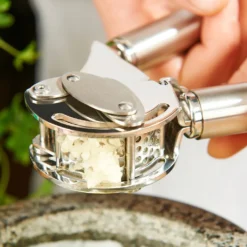 Rösle Knoblauchpresse Mit Abstreifer Edelstahl -Haushaltswaren Store e5370a41ea602dce51aab94c6688c710