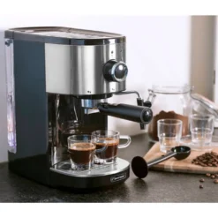 Bestron Espressomaschine Für 2 Tassen, Kolbenmaschine Mit Schwenkbarer Dampfdüse, Inkl. Integriertem Tassenwärmer, Herausnehmbarem Wassertank & 15 Bar Pumpendruck, 1.450 Watt, Farbe: Silber -Haushaltswaren Store e836fef30572c9be630b46d61949a36b