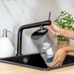 Wessper AquaClassic Basic Wasserfilter Krug 2.5L + 4x Kartusche / Wasserfilter - Farbe Schwarz 12 Wessper AquaClassic Basic Wasserfilter Krug 2.5L + 4x Kartusche / Wasserfilter - Farbe Schwarz -Haushaltswaren Store ed70ecb4f844f6e8de65454f2883ceab