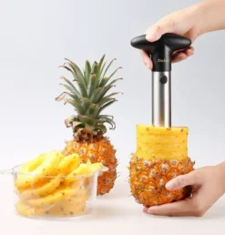 Deiss PRO Ananasschneider - 2 In 1 Edelstahl Ananasschneider & Schäler - Macht Die Perfekten Ananas Ringe Ohne Eine Sauerei - Spülmaschinenfest 12 Deiss PRO Ananasschneider - 2 In 1 Edelstahl Ananasschneider & Schäler - Macht Die Perfekten Ananas Ringe Ohne Eine Sauerei - Spülmaschinenfest -Haushaltswaren Store f1edb0f332ee358f6abd4a62e4ac7255