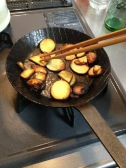 Turk 65228 Bratpfanne Ø 28cm, Aus Schmiedeeisen, Mit Hakenstiel, Schwarz -Haushaltswaren Store f412151dd7bb03db4ee5d43a7ea79d6c